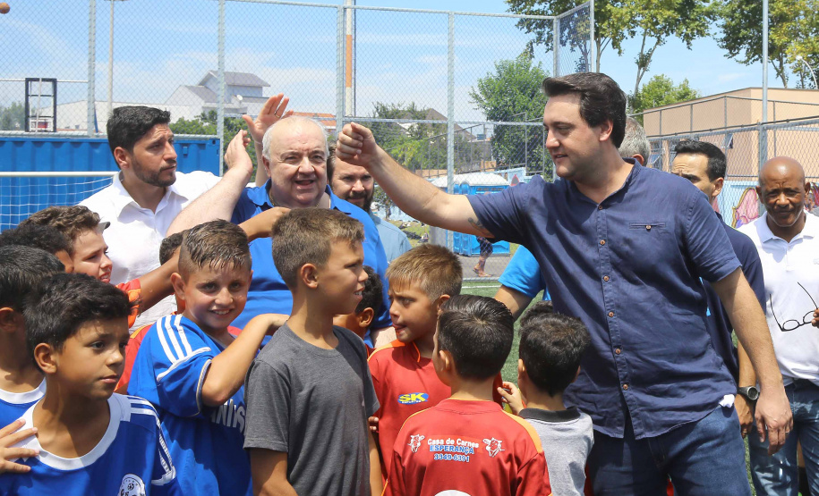 O governador Carlos Massa Ratinho Junior e o prefeito de Curitiba, Rafael Greca, inauguraram neste sábado (02) um parque esportivo no Bairro Novo. A estrutura conta com quadra de futebol com grama sintética, pista de skate com oito obstáculos e quadra poliesportiva. Curitiba,02/02/2019 Foto:Jaelson Lucas / ANPr