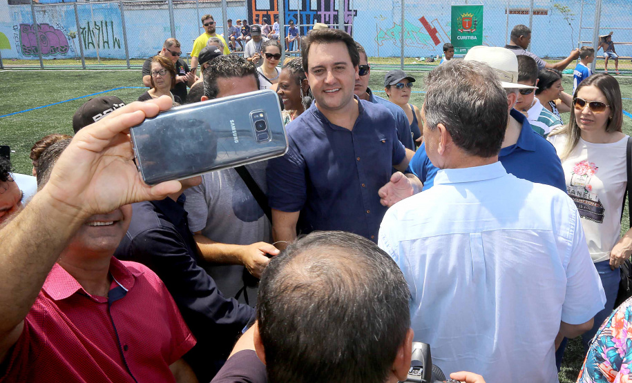 O governador Carlos Massa Ratinho Junior e o prefeito de Curitiba, Rafael Greca, inauguraram neste sábado (02) um parque esportivo no Bairro Novo. A estrutura conta com quadra de futebol com grama sintética, pista de skate com oito obstáculos e quadra poliesportiva. Curitiba,02/02/2019 Foto:Jaelson Lucas / ANPr