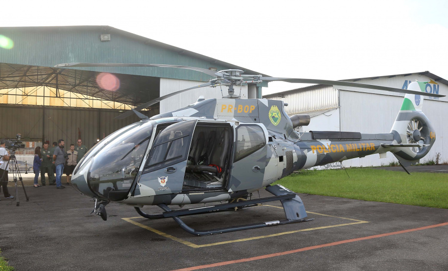 O Governo do Paraná enviou uma equipe aérea para Brumadinho (MG) com o objetivo de auxiliar nas buscas pelas vítimas do rompimento da barragem ocorrida na sexta-feira (25/01). Cinco integrantes do Batalhão de Polícia Militar de Operações Aéreas (BPMOA) viajaram neste domingo (03/02), somando-se à equipe do Corpo de Bombeiros que está naquele estado, incluída na força tarefa de buscas pelas vítimas desde o último domingo (27/01).  -  Curitiba, 03/02/2019  -  Foto: Jaelson Lucas/ANPr