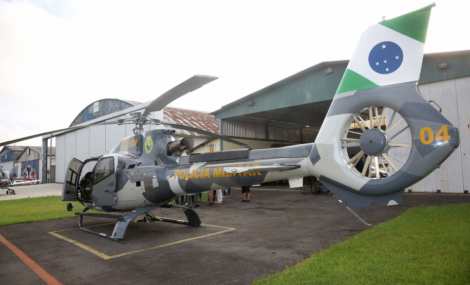 O Governo do Paraná enviou uma equipe aérea para Brumadinho (MG) com o objetivo de auxiliar nas buscas pelas vítimas do rompimento da barragem ocorrida na sexta-feira (25/01). Cinco integrantes do Batalhão de Polícia Militar de Operações Aéreas (BPMOA) viajaram neste domingo (03/02), somando-se à equipe do Corpo de Bombeiros que está naquele estado, incluída na força tarefa de buscas pelas vítimas desde o último domingo (27/01).  -  Curitiba, 03/02/2019  -  Foto: Jaelson Lucas/ANPr