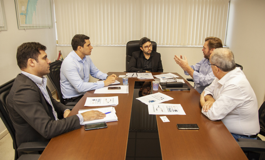 epresentantes da Administração dos Portos de Paranaguá e Antonina (Appa) e da Rumo, empresa que administra o modal ferroviário que passa por Paranaguá, têm se reunindo para discutir a redução da passagem do trem para a comunidade do município. - Paranaguá, 05/02/2019 - Foto: Claúdio Neves /Appa