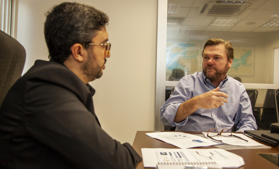 epresentantes da Administração dos Portos de Paranaguá e Antonina (Appa) e da Rumo, empresa que administra o modal ferroviário que passa por Paranaguá, têm se reunindo para discutir a redução da passagem do trem para a comunidade do município. - Paranaguá, 05/02/2019 - Foto: Claúdio Neves /Appa