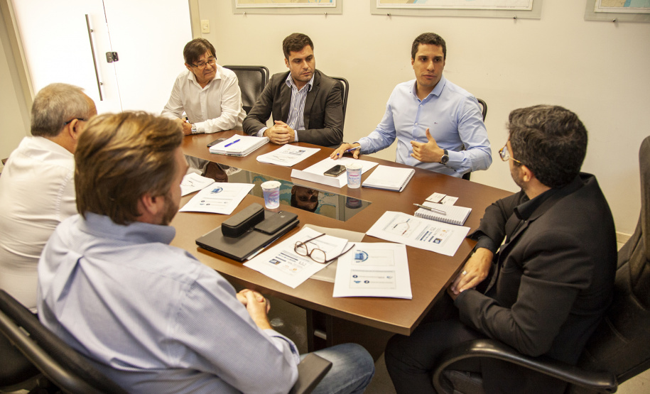 epresentantes da Administração dos Portos de Paranaguá e Antonina (Appa) e da Rumo, empresa que administra o modal ferroviário que passa por Paranaguá, têm se reunindo para discutir a redução da passagem do trem para a comunidade do município. - Paranaguá, 05/02/2019 - Foto: Claúdio Neves /Appa