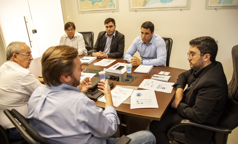 epresentantes da Administração dos Portos de Paranaguá e Antonina (Appa) e da Rumo, empresa que administra o modal ferroviário que passa por Paranaguá, têm se reunindo para discutir a redução da passagem do trem para a comunidade do município. - Paranaguá, 05/02/2019 - Foto: Claúdio Neves /Appa