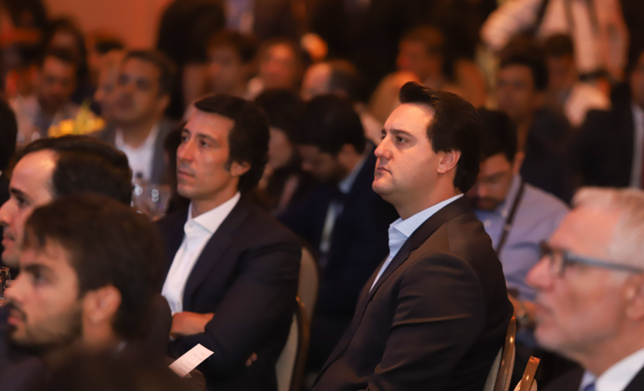 O governador Carlos Massa Ratinho Junior sanciona durante o evento Paraná Day, a lei do Programa de Parcerias do Paraná. - Curitiba, 05/02/2019 - Foto: Rodrigo Félix Leal