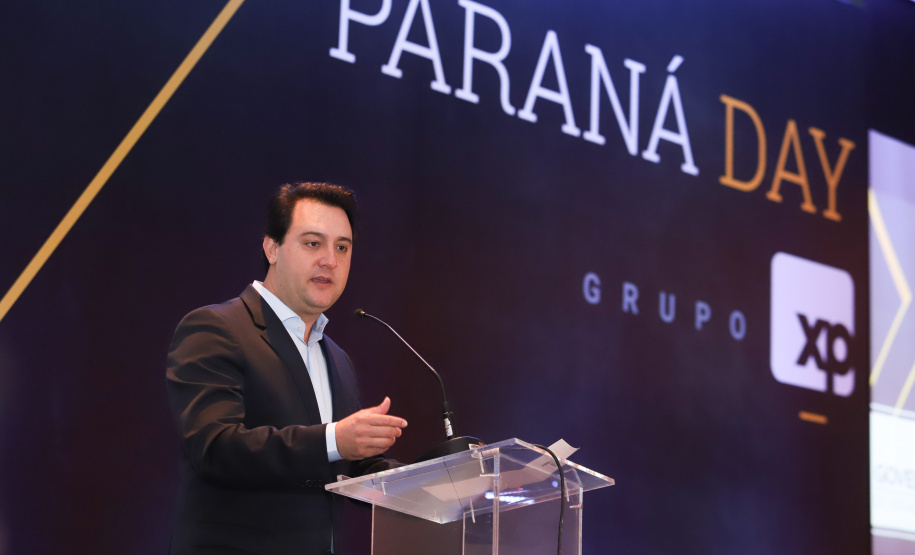 O governador Carlos Massa Ratinho Junior sanciona durante o evento Paraná Day, a lei do Programa de Parcerias do Paraná. - Curitiba, 05/02/2019 - Foto: Rodrigo Félix Leal