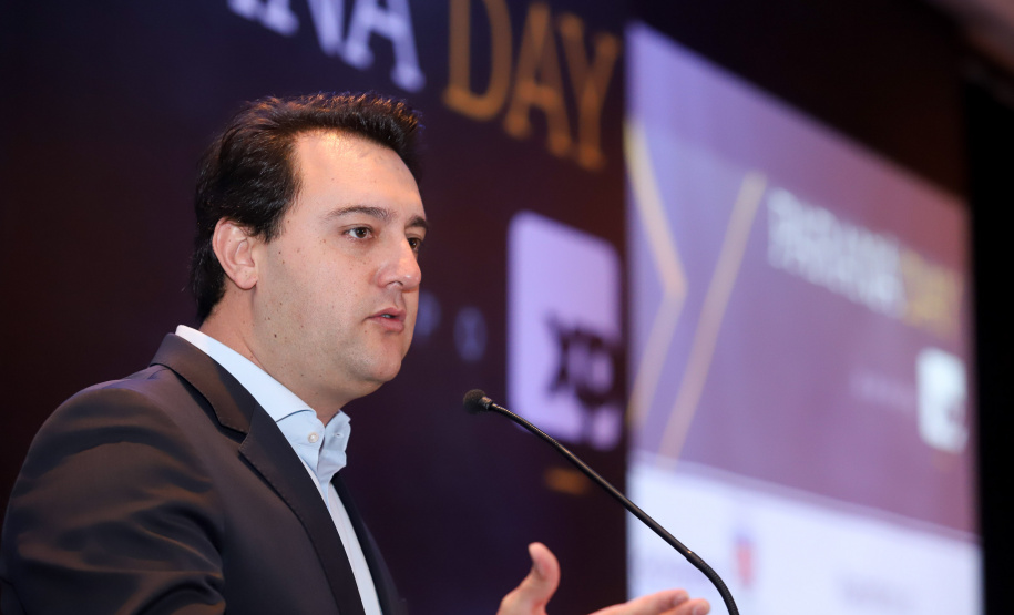 O governador Carlos Massa Ratinho Junior sanciona durante o evento Paraná Day, a lei do Programa de Parcerias do Paraná. - Curitiba, 05/02/2019 - Foto: Rodrigo Félix Leal