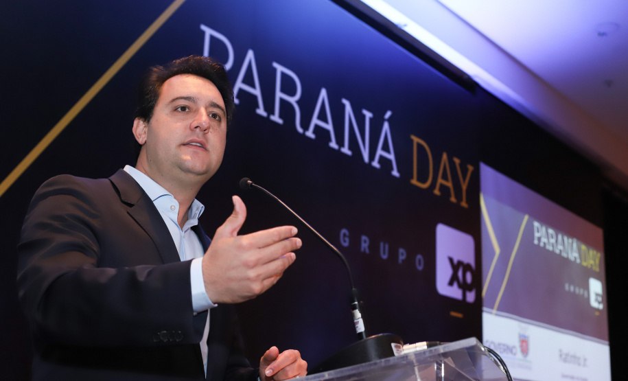 O governador Carlos Massa Ratinho Junior sanciona durante o evento Paraná Day, a lei do Programa de Parcerias do Paraná. - Curitiba, 05/02/2019 - Foto: Rodrigo Félix Leal