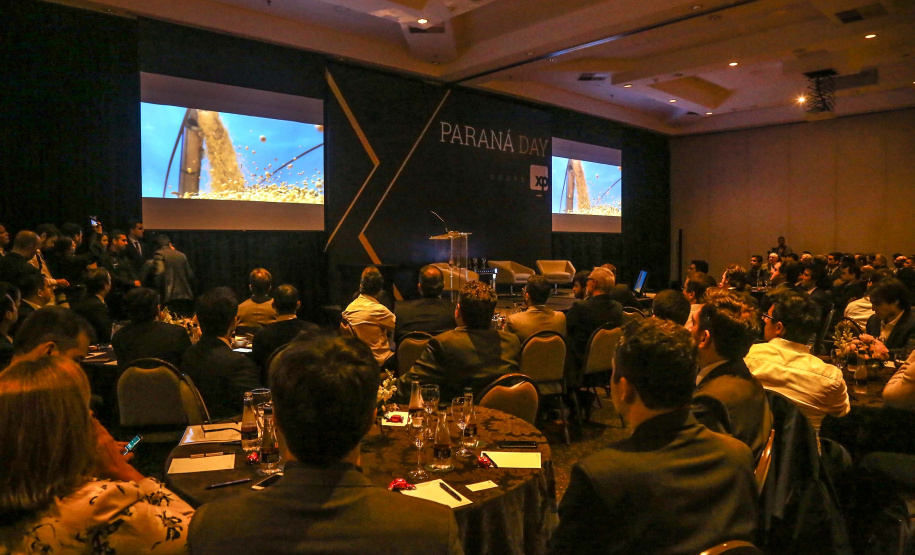 O governador Carlos Massa Ratinho Junior sancionou nesta terça-feira (05) a lei que cria o Programa de Parcerias do Paraná (PAR) e institui um Fundo para o Desenvolvimento de Projetos de Infraestrutura (Funpar). A assinatura aconteceu no Paraná Day, evento realizado em Curitiba com a presença de mais de 100 investidores do País e do exterior. _ Curitiba, 05/02/2019 - Foto: Jaelson Lucas/ANPr