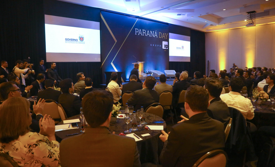 O governador Carlos Massa Ratinho Junior sancionou nesta terça-feira (05) a lei que cria o Programa de Parcerias do Paraná (PAR) e institui um Fundo para o Desenvolvimento de Projetos de Infraestrutura (Funpar). A assinatura aconteceu no Paraná Day, evento realizado em Curitiba com a presença de mais de 100 investidores do País e do exterior. _ Curitiba, 05/02/2019 - Foto: Jaelson Lucas/ANPr