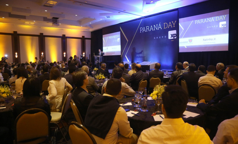 O governador Carlos Massa Ratinho Junior sancionou nesta terça-feira (05) a lei que cria o Programa de Parcerias do Paraná (PAR) e institui um Fundo para o Desenvolvimento de Projetos de Infraestrutura (Funpar). A assinatura aconteceu no Paraná Day, evento realizado em Curitiba com a presença de mais de 100 investidores do País e do exterior. _ Curitiba, 05/02/2019 - Foto: Jaelson Lucas/ANPr