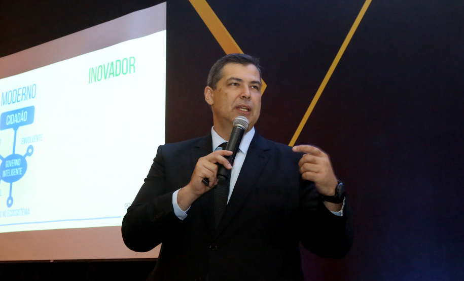 O governador Carlos Massa Ratinho Junior sancionou nesta terça-feira (05) a lei que cria o Programa de Parcerias do Paraná (PAR) e institui um Fundo para o Desenvolvimento de Projetos de Infraestrutura (Funpar). A assinatura aconteceu no Paraná Day, evento realizado em Curitiba com a presença de mais de 100 investidores do País e do exterior. Na imagem, Allan Costa, presidente da Celepar. - Curitiba, 05/02/2019 - Foto: Jaelson Lucas/ANPr