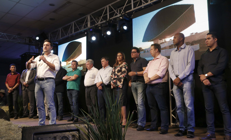 O governador Carlos Massa Ratinho Junior, participa do lançamento da 45ª Exposição Agropecuária, Industrial e Comercial de Umuarama. Presentes no evento: prefeito de Umuarama, Celso Luiz Pozzobom; presidente da Sociedade Rural, Milton Gaiari; secretário do Meio Ambiente, Márcio Nunes; secretário da Infraestrutura e Logística, Sandro Alex, deputados e demais autoridades  -  Umuarama, 05/02/2019  -  Foto: Arnaldo Alves/ANPr