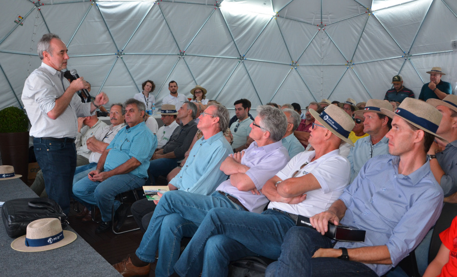O secretário estadual da Agricultura e Abastecimento, Norberto Ortigara, reuniu-se terça-feira (05) com representantes dos municípios do Oeste do Paraná, no Show Rural, em Cascavel, para debater a sanidade animal da região.  -  Cascavel, 06/02/2019  -  Foto: Divulgação SEAB