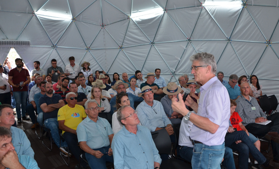 O secretário estadual da Agricultura e Abastecimento, Norberto Ortigara, reuniu-se terça-feira (05) com representantes dos municípios do Oeste do Paraná, no Show Rural, em Cascavel, para debater a sanidade animal da região.  -  Cascavel, 06/02/2019  -  Foto: Divulgação SEAB