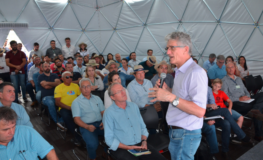 O secretário estadual da Agricultura e Abastecimento, Norberto Ortigara, reuniu-se terça-feira (05) com representantes dos municípios do Oeste do Paraná, no Show Rural, em Cascavel, para debater a sanidade animal da região.  -  Cascavel, 06/02/2019  -  Foto: Divulgação SEAB