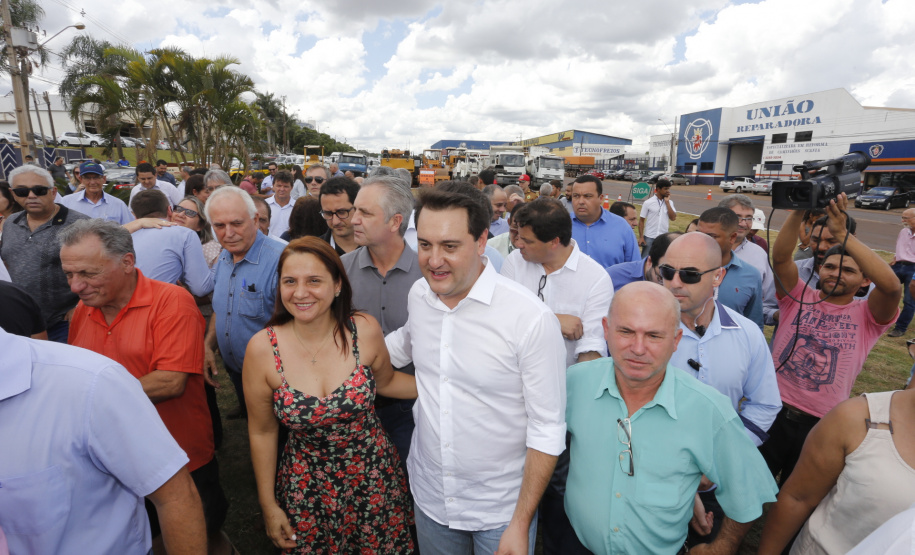 O governador Carlos Massa Ratinho Junior autoriza o início das obras de recuperação do Contorno Sul de Maringá (Noroeste). A obra será feita com recursos do Governo do Estado.  -  Maringá, 06/02/2019  -  Foto: Arnaldo Alves/ANPr