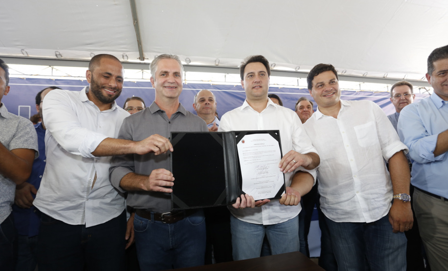 O governador Carlos Massa Ratinho Junior autoriza o início das obras de recuperação do Contorno Sul de Maringá (Noroeste). A obra será feita com recursos do Governo do Estado.  -  Maringá, 06/02/2019  -  Foto: Arnaldo Alves/ANPr