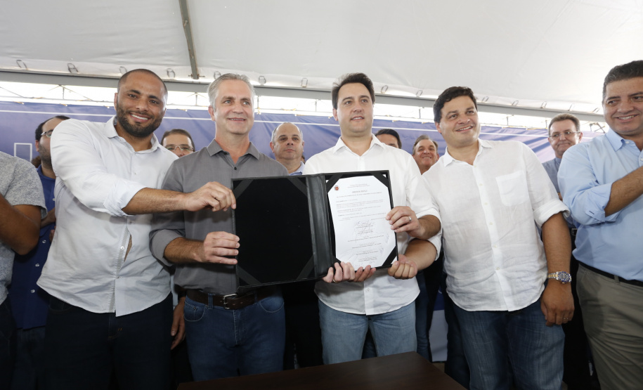 O governador Carlos Massa Ratinho Junior autoriza o início das obras de recuperação do Contorno Sul de Maringá (Noroeste). A obra será feita com recursos do Governo do Estado.  -  Maringá, 06/02/2019  -  Foto: Arnaldo Alves/ANPr