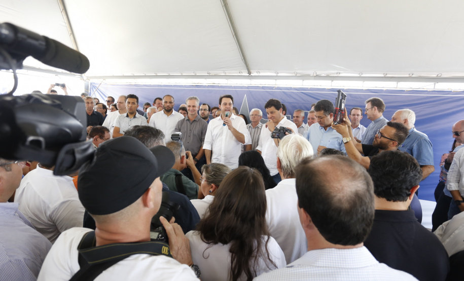 O governador Carlos Massa Ratinho Junior autoriza o início das obras de recuperação do Contorno Sul de Maringá (Noroeste). A obra será feita com recursos do Governo do Estado.  -  Maringá, 06/02/2019  -  Foto: Arnaldo Alves/ANPr