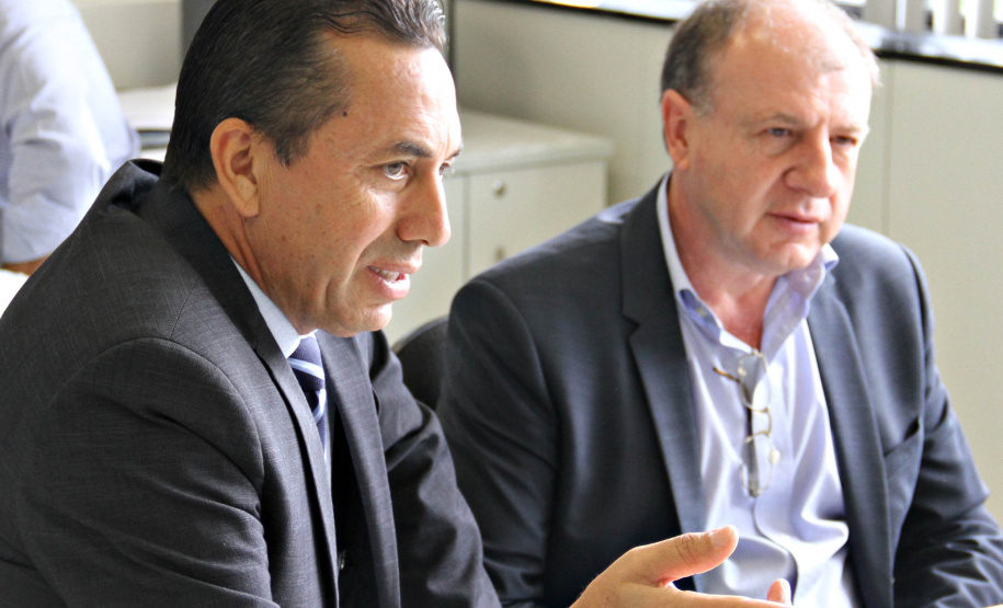 O secretário estadual do Desenvolvimento Urbano, João Carlos Ortega, recebeu nesta quarta-feira (06) o pedido de apoio ao processo para a implantação do Centro de Eventos de Terra Roxa, município da região Oeste do Estado.   -  Curitiba, 06/02/2019  -  Foto: Divulgação SEDU