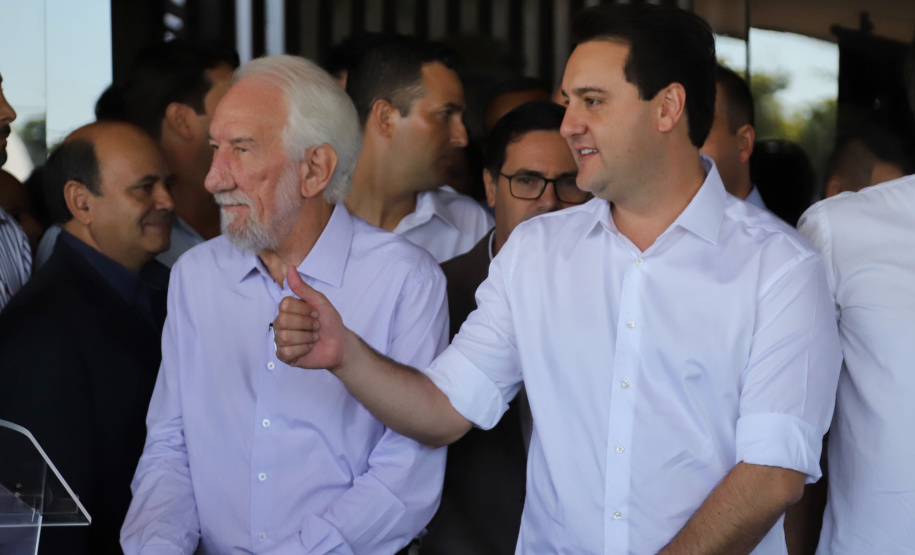 Uma solenidade especial na prefeitura municipal de Cascavel marcou a transferência do Governo do Paraná de Curitiba para Cascavel na manhã desta quinta-feira (7). O decreto é temporário e vale até sexta-feira (8). O governador Carlos Massa Ratinho Junior, secretários de Estado e presidentes das empresas estatais cumprem agenda intensa no município com representantes políticos e empresariais da região Oeste. - Cascavel, 07/02/2019 - Foto: José Fernando Ogura/ANPr