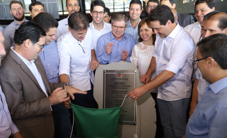 Uma solenidade especial na prefeitura municipal de Cascavel marcou a transferência do Governo do Paraná de Curitiba para Cascavel na manhã desta quinta-feira (7). O decreto é temporário e vale até sexta-feira (8). O governador Carlos Massa Ratinho Junior, secretários de Estado e presidentes das empresas estatais cumprem agenda intensa no município com representantes políticos e empresariais da região Oeste. -  Cascavel, 07/02/2019  -  Foto: Rodrigo Felix Leal/ANPr