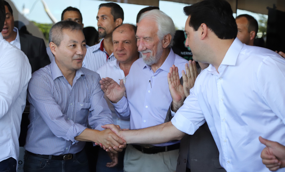 Uma solenidade especial na prefeitura municipal de Cascavel marcou a transferência do Governo do Paraná de Curitiba para Cascavel na manhã desta quinta-feira (7). O decreto é temporário e vale até sexta-feira (8). O governador Carlos Massa Ratinho Junior, secretários de Estado e presidentes das empresas estatais cumprem agenda intensa no município com representantes políticos e empresariais da região Oeste. - Cascavel, 07/02/2019 - Foto: José Fernando Ogura/ANPr