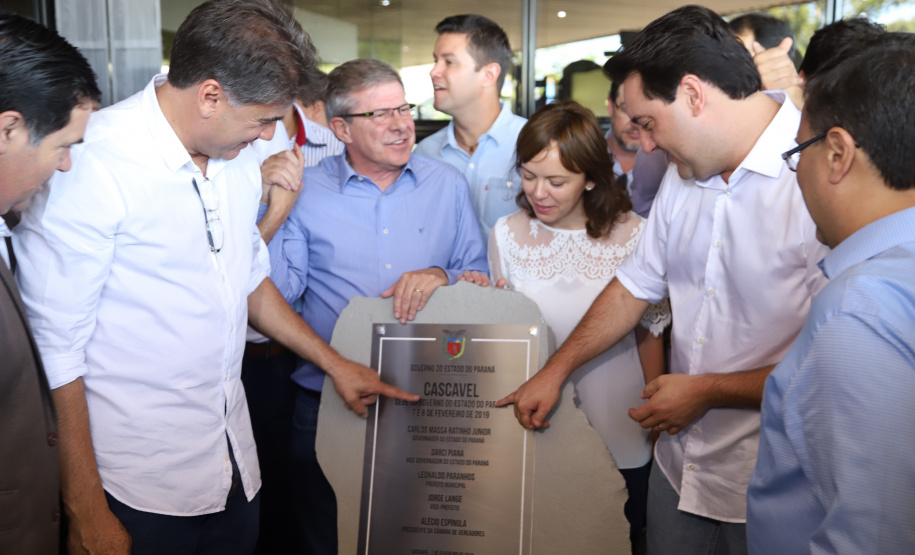 Uma solenidade especial na prefeitura municipal de Cascavel marcou a transferência do Governo do Paraná de Curitiba para Cascavel na manhã desta quinta-feira (7). O decreto é temporário e vale até sexta-feira (8). O governador Carlos Massa Ratinho Junior, secretários de Estado e presidentes das empresas estatais cumprem agenda intensa no município com representantes políticos e empresariais da região Oeste. - Cascavel, 07/02/2019 - Foto: José Fernando Ogura/ANPr