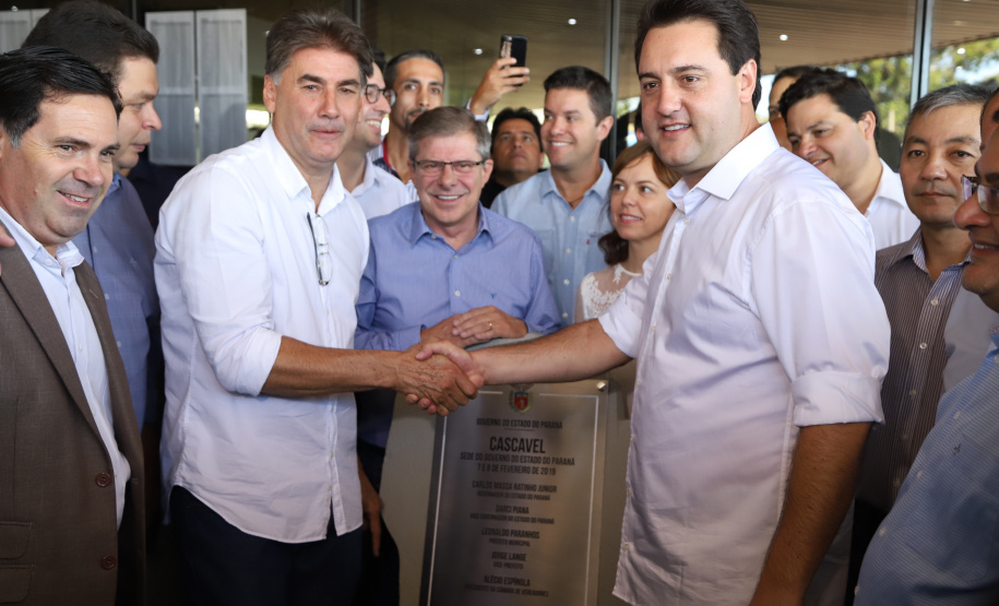 Uma solenidade especial na prefeitura municipal de Cascavel marcou a transferência do Governo do Paraná de Curitiba para Cascavel na manhã desta quinta-feira (7). O decreto é temporário e vale até sexta-feira (8). O governador Carlos Massa Ratinho Junior, secretários de Estado e presidentes das empresas estatais cumprem agenda intensa no município com representantes políticos e empresariais da região Oeste. - Cascavel, 07/02/2019 - Foto: José Fernando Ogura/ANPr