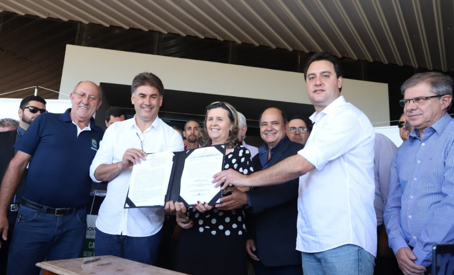 Uma solenidade especial na prefeitura municipal de Cascavel marcou a transferência do Governo do Paraná de Curitiba para Cascavel na manhã desta quinta-feira (7). O decreto é temporário e vale até sexta-feira (8). O governador Carlos Massa Ratinho Junior, secretários de Estado e presidentes das empresas estatais cumprem agenda intensa no município com representantes políticos e empresariais da região Oeste. -  Cascavel, 07/02/2019  -  Foto: Rodrigo Felix Leal/ANPr