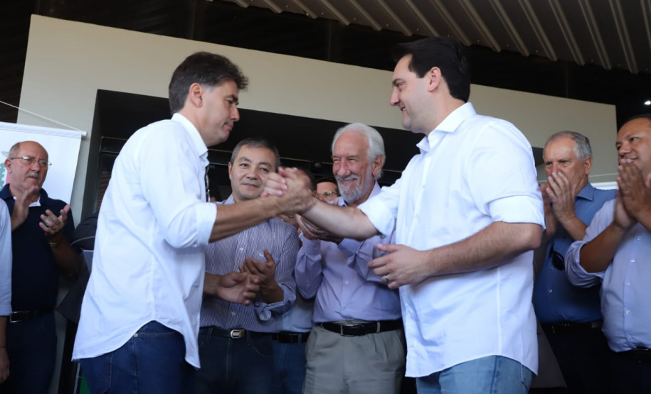 Uma solenidade especial na prefeitura municipal de Cascavel marcou a transferência do Governo do Paraná de Curitiba para Cascavel na manhã desta quinta-feira (7). O decreto é temporário e vale até sexta-feira (8). O governador Carlos Massa Ratinho Junior, secretários de Estado e presidentes das empresas estatais cumprem agenda intensa no município com representantes políticos e empresariais da região Oeste. -  Cascavel, 07/02/2019  -  Foto: Rodrigo Felix Leal/ANPr