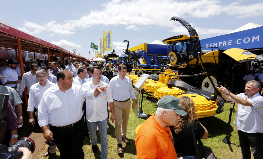 A iniciativa do governador Ratinho Junior, de transferir para Cascavel a sede do Governo do Estado, durante dois dias, foi aprovada pelos cidadãos. Além de aproximar o governo da população e das lideranças locais, o projeto também busca valorizar o Show Rural Coopavel, que acontece no município, nesta semana.   -  Cascavel, 07/02/2019  -  Foto: Arnaldo Alves/ANPr