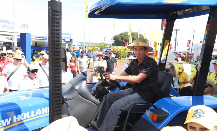 O governador Carlos Massa Ratinho Júnior entregou nesta quinta-feira (7), durante o Show Rural, em Cascavel, três tratores agrícolas para produtores do município de Catanduvas. - Cascavel, 07/02/2019 - Foto: Rodrigo Félix Leal/ANPr