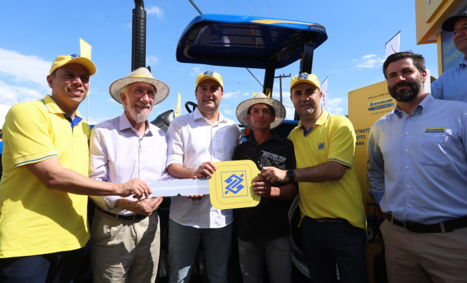 O governador Carlos Massa Ratinho Júnior entregou nesta quinta-feira (7), durante o Show Rural, em Cascavel, três tratores agrícolas para produtores do município de Catanduvas. - Cascavel, 07/02/2019 - Foto: Rodrigo Félix Leal/ANPr