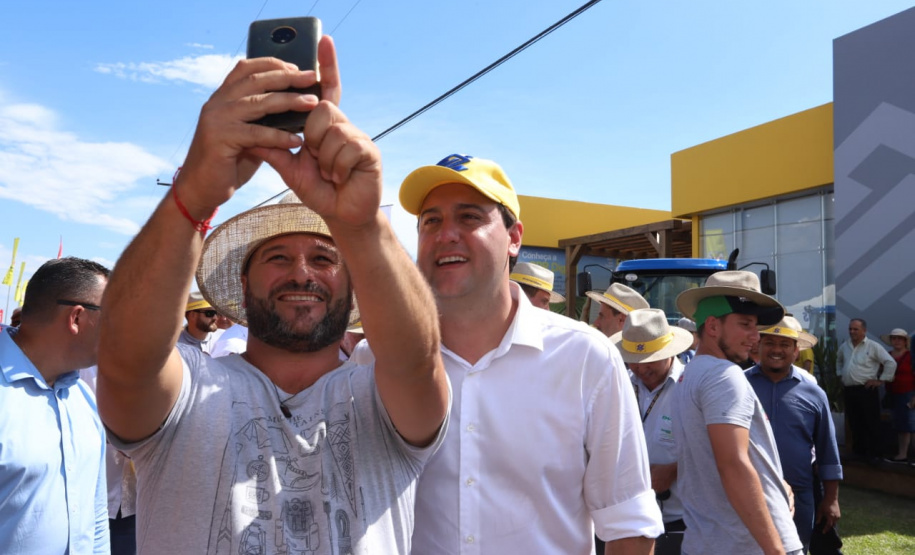 O governador Carlos Massa Ratinho Júnior entregou nesta quinta-feira (7), durante o Show Rural, em Cascavel, três tratores agrícolas para produtores do município de Catanduvas. - Cascavel, 07/02/2019 - Foto: Rodrigo Félix Leal/ANPr