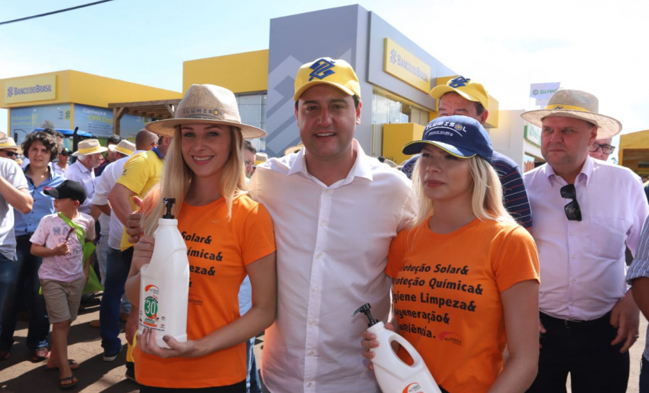 O governador Carlos Massa Ratinho Júnior entregou nesta quinta-feira (7), durante o Show Rural, em Cascavel, três tratores agrícolas para produtores do município de Catanduvas. - Cascavel, 07/02/2019 - Foto: Rodrigo Félix Leal/ANPr