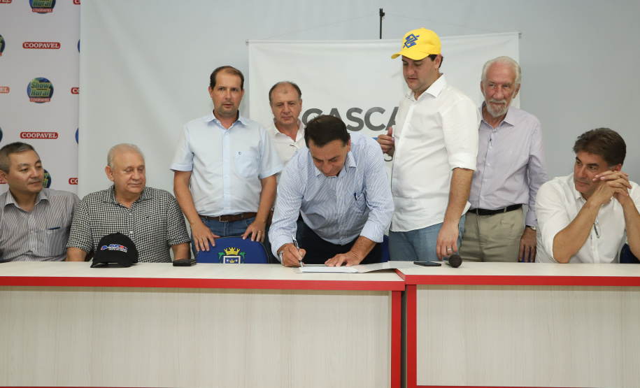 O governador Carlos Massa Ratinho Junior afirmou nesta quinta-feira (07), em Cascavel, que vai editar um decreto regulamentando a aplicação da lei que estabelece a perenidade da Tarifa Rural Noturna de energia. - Cascavel, 07/02/2019 - Foto: Rodrigo Félix Leal