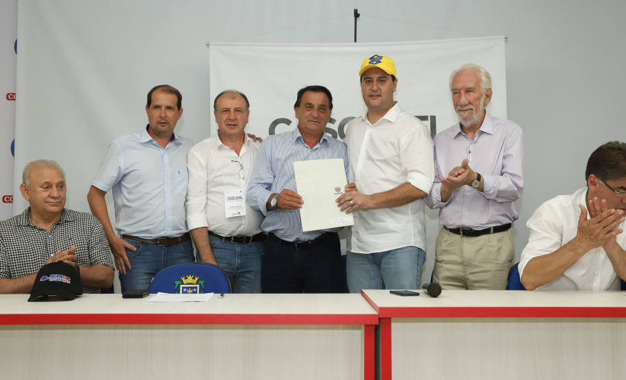 O governador Carlos Massa Ratinho Junior afirmou nesta quinta-feira (07), em Cascavel, que vai editar um decreto regulamentando a aplicação da lei que estabelece a perenidade da Tarifa Rural Noturna de energia. - Cascavel, 07/02/2019 - Foto: Rodrigo Félix Leal