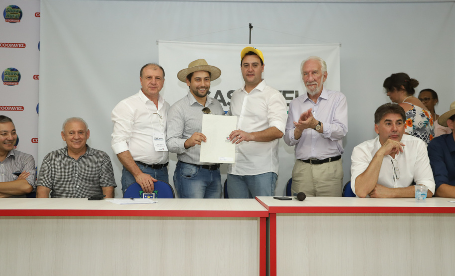 O governador Carlos Massa Ratinho Junior afirmou nesta quinta-feira (07), em Cascavel, que vai editar um decreto regulamentando a aplicação da lei que estabelece a perenidade da Tarifa Rural Noturna de energia. - Cascavel, 07/02/2019 - Foto: Rodrigo Félix Leal