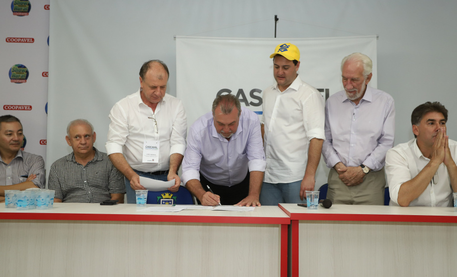 O governador Carlos Massa Ratinho Junior afirmou nesta quinta-feira (07), em Cascavel, que vai editar um decreto regulamentando a aplicação da lei que estabelece a perenidade da Tarifa Rural Noturna de energia. - Cascavel, 07/02/2019 - Foto: Rodrigo Félix Leal