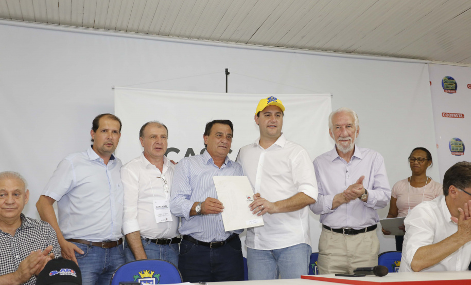 O governador Carlos Massa Ratinho Junior afirmou nesta quinta-feira (07), em Cascavel, que vai editar um decreto regulamentando a aplicação da lei que estabelece a perenidade da Tarifa Rural Noturna de energia. - Cascavel, 07/02/2019 - Foto: Arnaldo Alves/ANPr