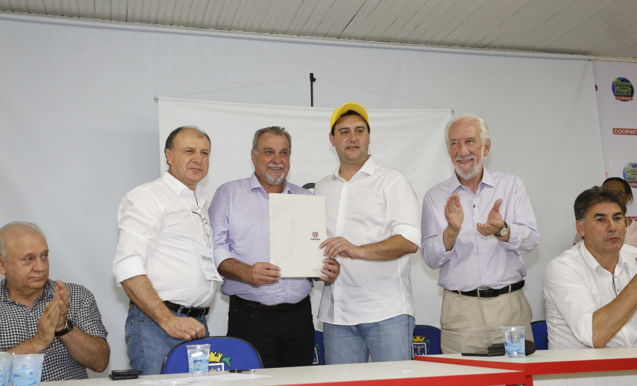 O governador Carlos Massa Ratinho Junior afirmou nesta quinta-feira (07), em Cascavel, que vai editar um decreto regulamentando a aplicação da lei que estabelece a perenidade da Tarifa Rural Noturna de energia. - Cascavel, 07/02/2019 - Foto: Arnaldo Alves/ANPr