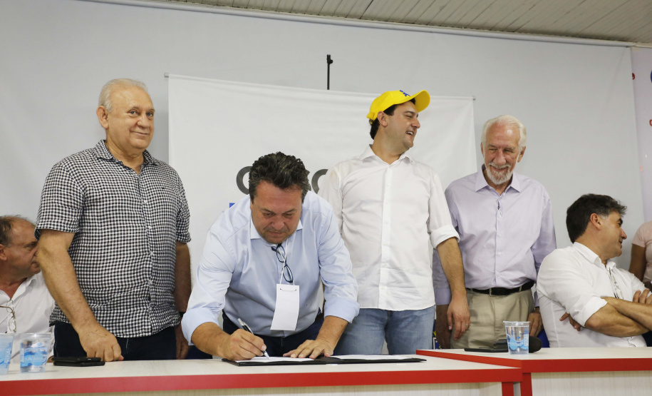 O governador Carlos Massa Ratinho Junior afirmou nesta quinta-feira (07), em Cascavel, que vai editar um decreto regulamentando a aplicação da lei que estabelece a perenidade da Tarifa Rural Noturna de energia. - Cascavel, 07/02/2019 - Foto: Arnaldo Alves/ANPr