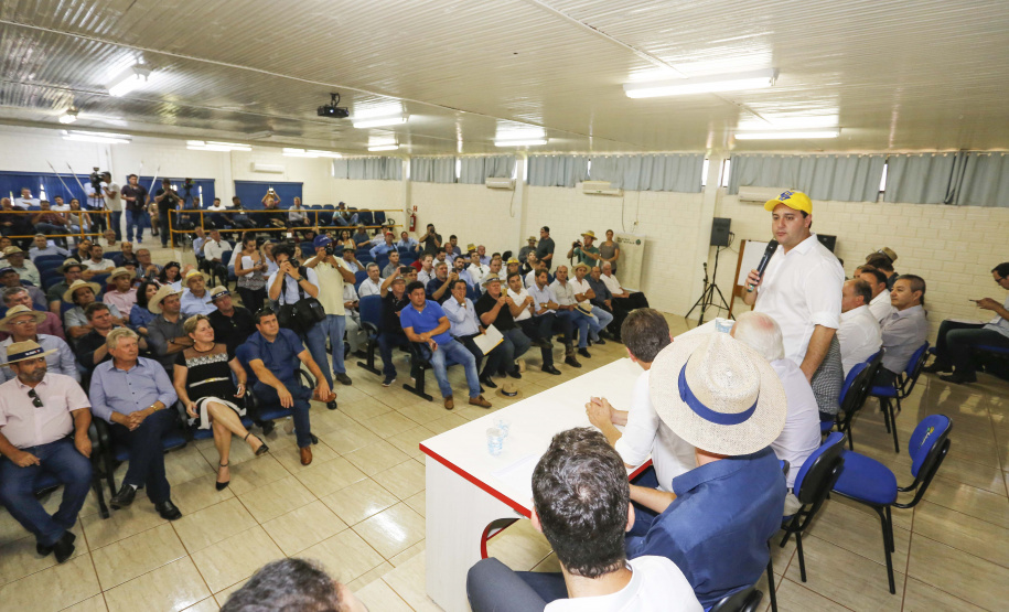 O governador Carlos Massa Ratinho Junior afirmou nesta quinta-feira (07), em Cascavel, que vai editar um decreto regulamentando a aplicação da lei que estabelece a perenidade da Tarifa Rural Noturna de energia. - Cascavel, 07/02/2019 - Foto: Arnaldo Alves/ANPr