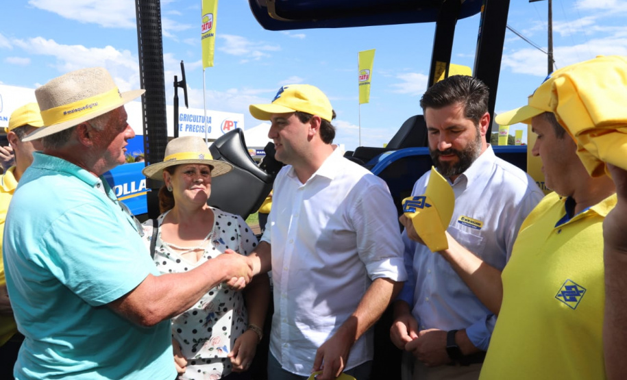 Novos maquinários aumentam produção em pequenas propriedades. Na quinta-feira (8), no Show Rural, em Cascavel, o governador Ratinho Junior fez a entrega de tratores para José Modena e para mais dois agricultores de Catanduvas, Geraldo Marafom e Roberto de Jesus Iung. - Cascavel, 07/02/2019 - Foto: Rodrigo Félix Leal/ANPr