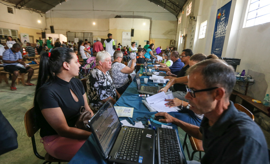 Feira Paraná Cidadão leva serviços gratuitos à população de Campo Magro na região metropolitana de Curitiba. O mutirão oferta gratuitamente para a população em geral, serviços como a emissão de carteira de identidade, CPF e carteira de trabalho, além da intermediação para vagas de emprego. Também ações em áreas como cidadania, direitos humanos, segurança, educação, saúde, habitação, social, de cultura, esporte e lazer. - Campo Magro, 07/02/2019 -Foto: Geraldo Bubniak/ANPr