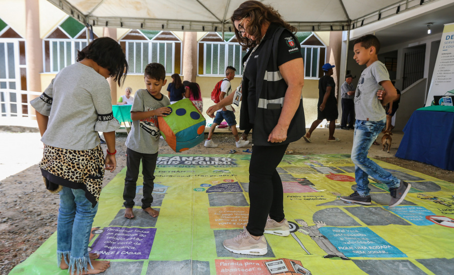 Feira Paraná Cidadão leva serviços gratuitos à população de Campo Magro na região metropolitana de Curitiba. O mutirão oferta gratuitamente para a população em geral, serviços como a emissão de carteira de identidade, CPF e carteira de trabalho, além da intermediação para vagas de emprego. Também ações em áreas como cidadania, direitos humanos, segurança, educação, saúde, habitação, social, de cultura, esporte e lazer. - Campo Magro, 07/02/2019 -Foto: Geraldo Bubniak/ANPr