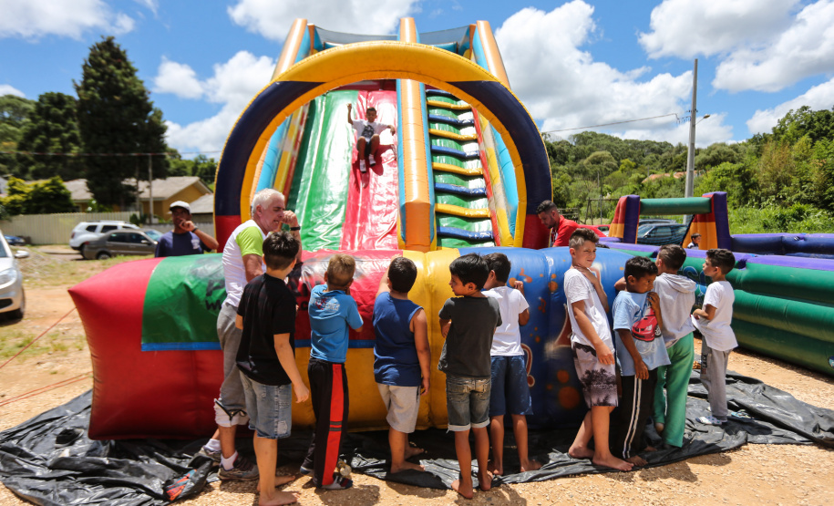 Feira Paraná Cidadão leva serviços gratuitos à população de Campo Magro na região metropolitana de Curitiba. O mutirão oferta gratuitamente para a população em geral, serviços como a emissão de carteira de identidade, CPF e carteira de trabalho, além da intermediação para vagas de emprego. Também ações em áreas como cidadania, direitos humanos, segurança, educação, saúde, habitação, social, de cultura, esporte e lazer. - Campo Magro, 07/02/2019 -Foto: Geraldo Bubniak/ANPr