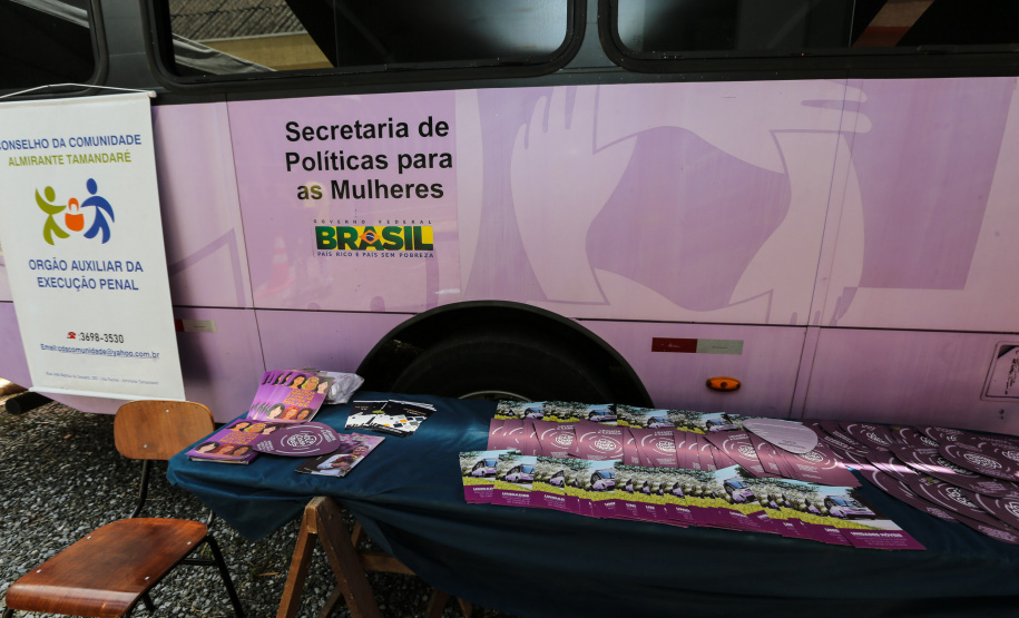 Feira Paraná Cidadão leva serviços gratuitos à população de Campo Magro na região metropolitana de Curitiba. O mutirão oferta gratuitamente para a população em geral, serviços como a emissão de carteira de identidade, CPF e carteira de trabalho, além da intermediação para vagas de emprego. Também ações em áreas como cidadania, direitos humanos, segurança, educação, saúde, habitação, social, de cultura, esporte e lazer. - Campo Magro, 07/02/2019 -Foto: Geraldo Bubniak/ANPr